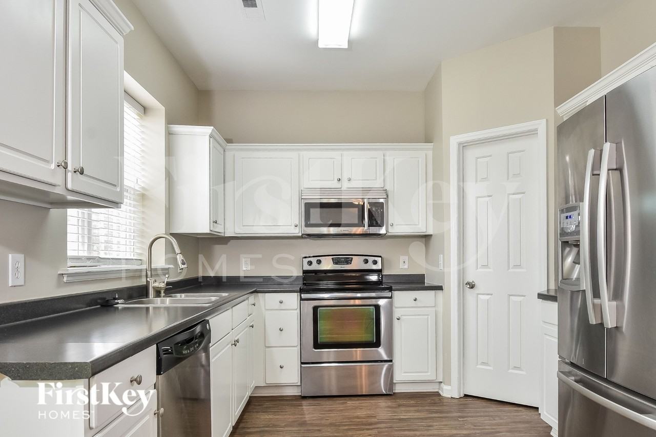 3363 Barnsdale Dr - Photo 5 of 15