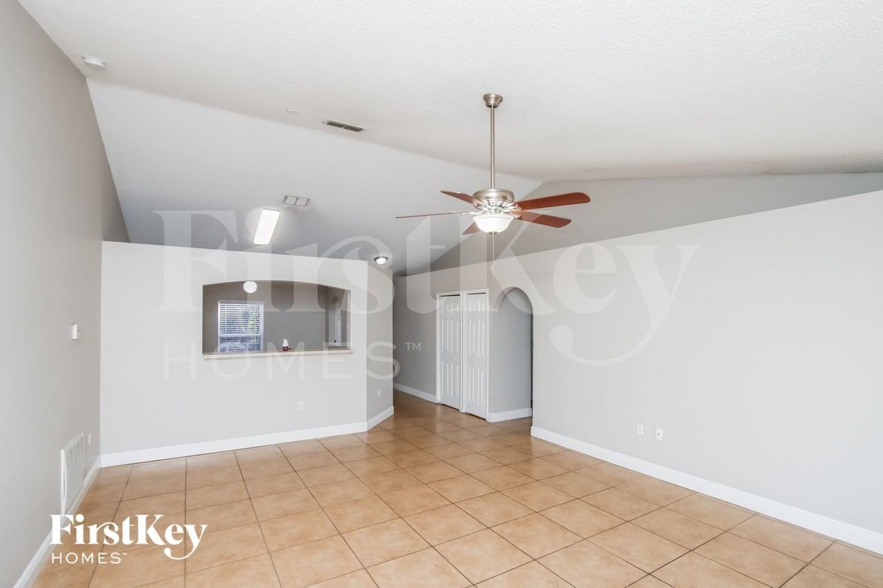 3253 Aspen Rd Se - Photo 4 of 15