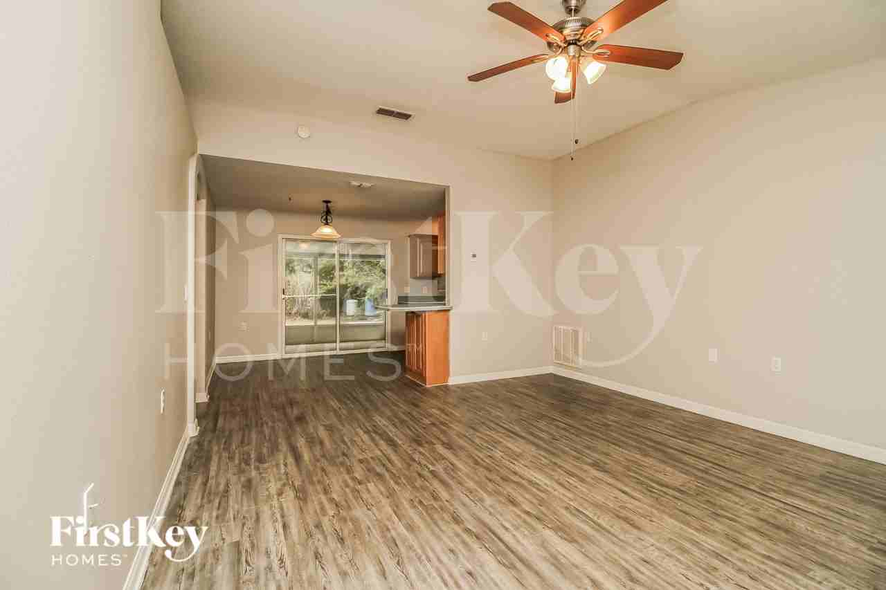 31111 Oakmont Ave - Photo 5 of 16