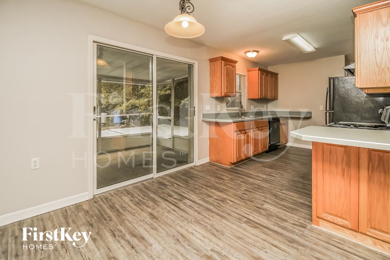 31111 Oakmont Ave - Photo 6 of 16