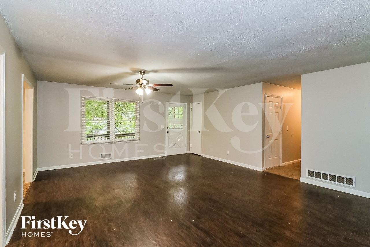 211 Burnie Rd - Photo 2 of 15