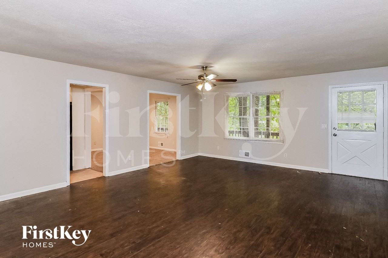 211 Burnie Rd - Photo 4 of 15