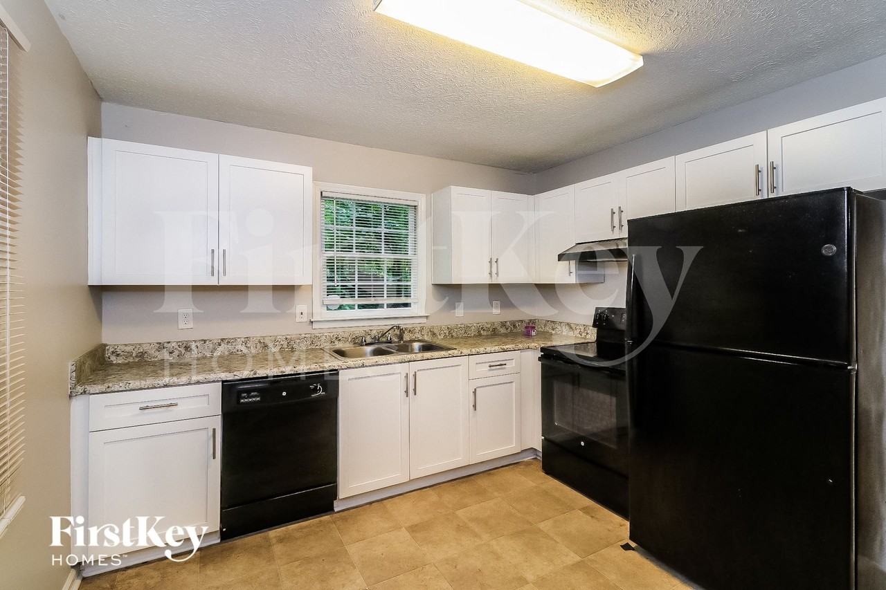211 Burnie Rd - Photo 7 of 15