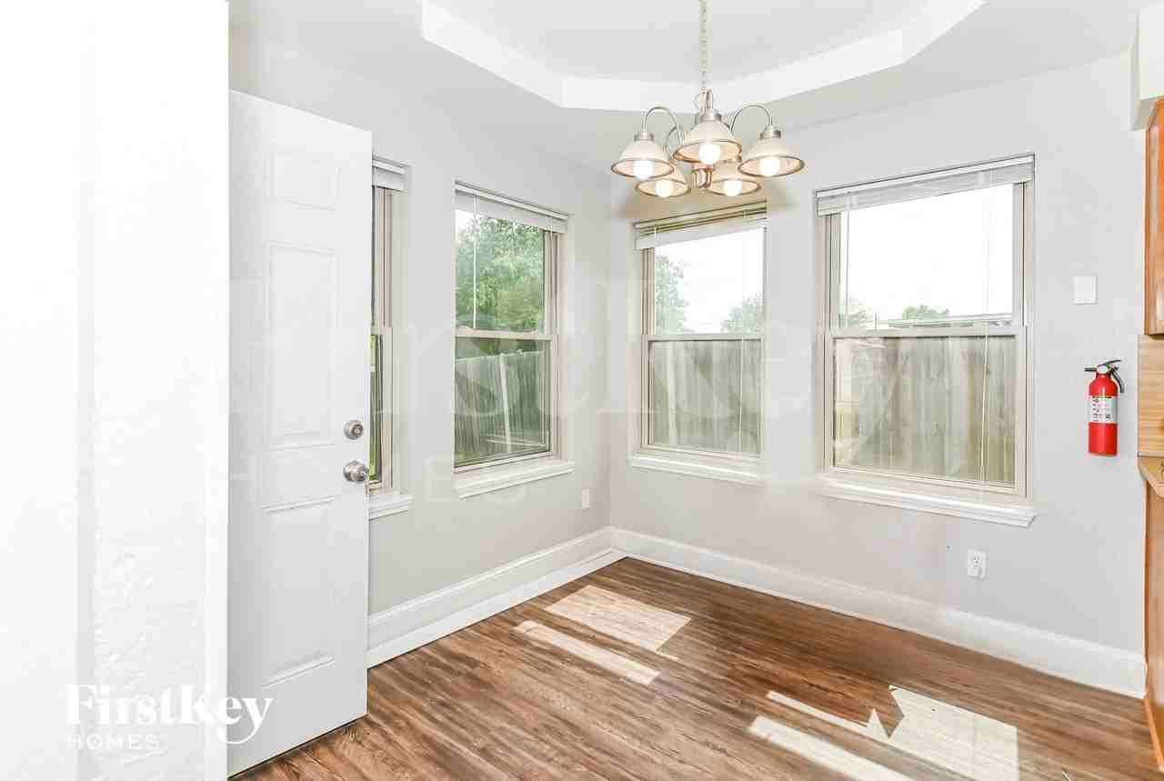 302 Apache Dr - Photo 5 of 14