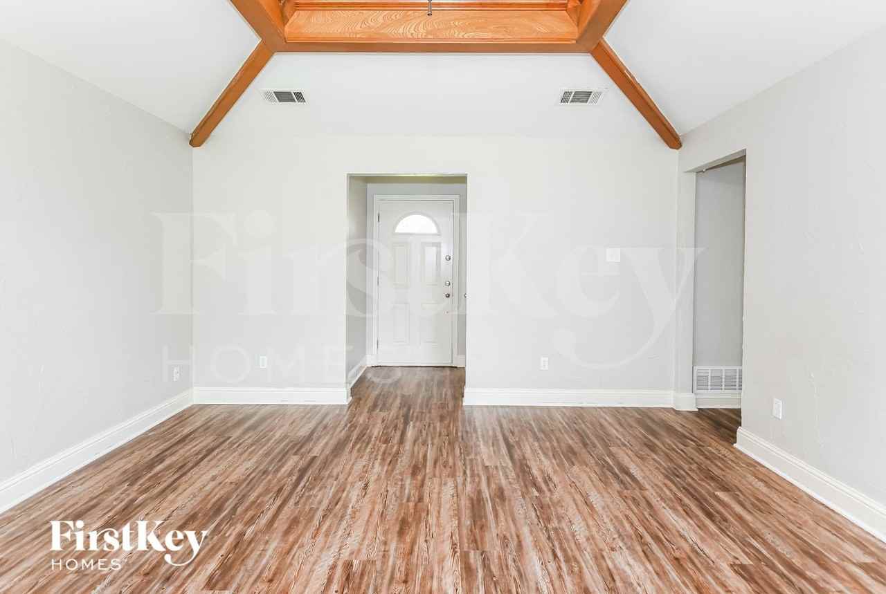 302 Apache Dr - Photo 7 of 14