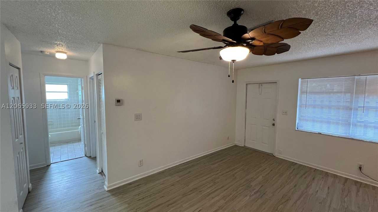 4235 Sw 62nd Ave #W - Photo 6 of 12