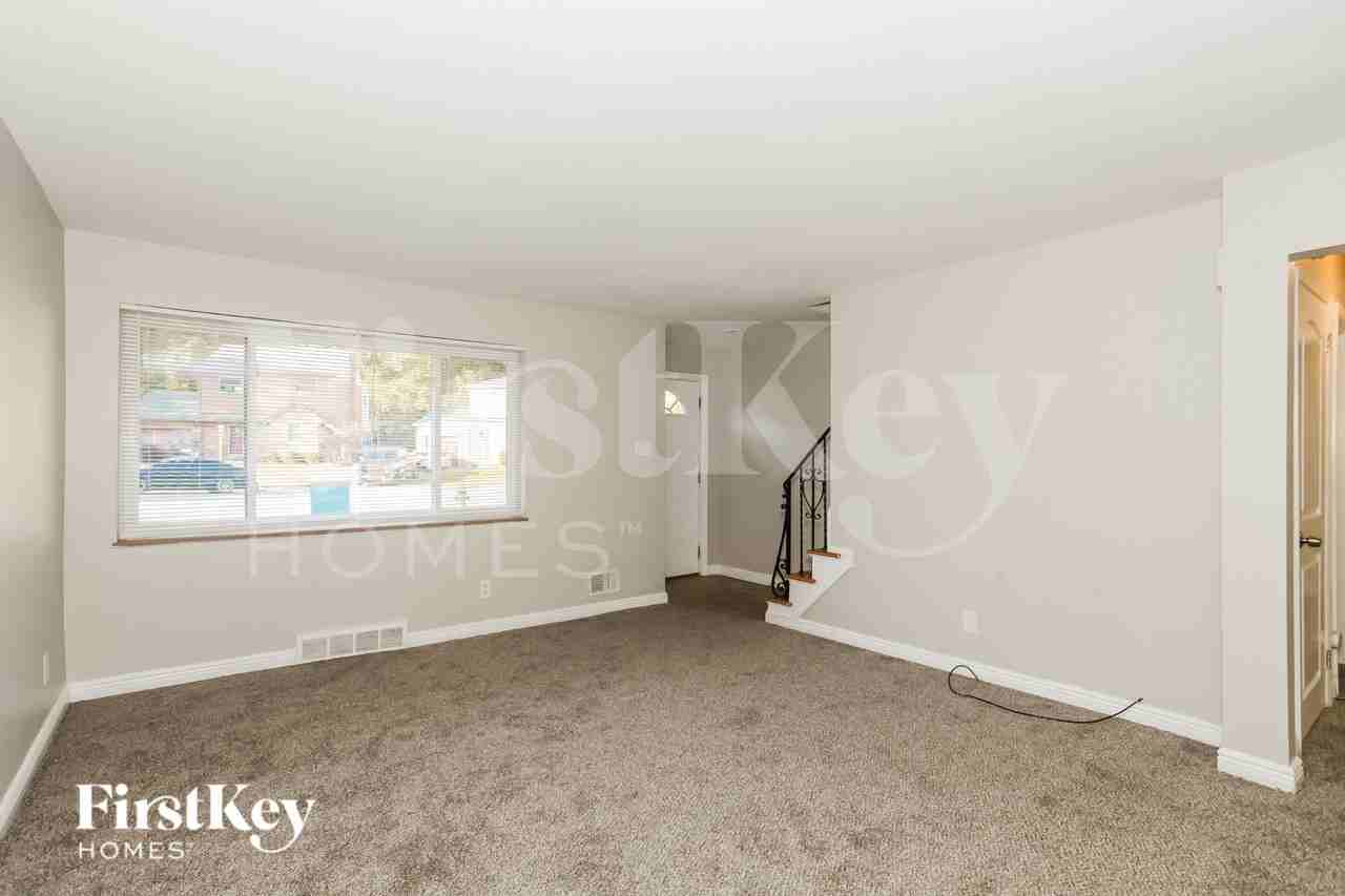 2945 Hull Ave - Photo 4 of 16
