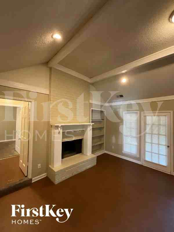 2776 Ravenwood Dr - Photo 2 of 12