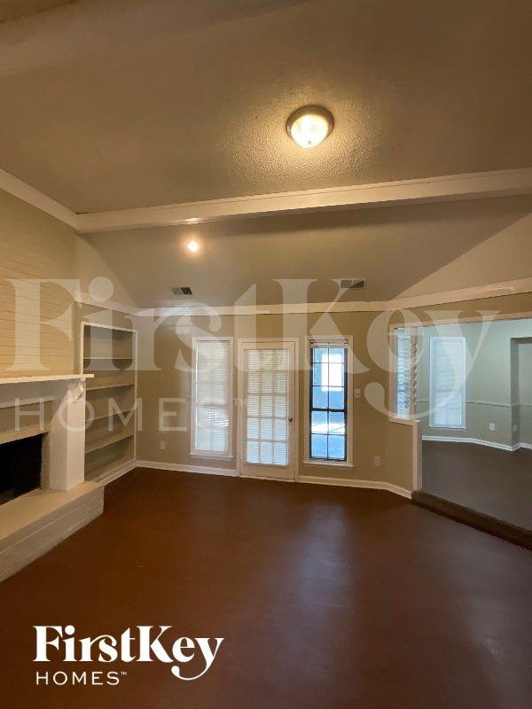 2776 Ravenwood Dr - Photo 3 of 12