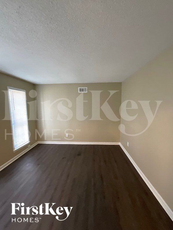 2776 Ravenwood Dr - Photo 4 of 12