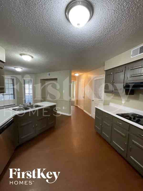2776 Ravenwood Dr - Photo 6 of 12