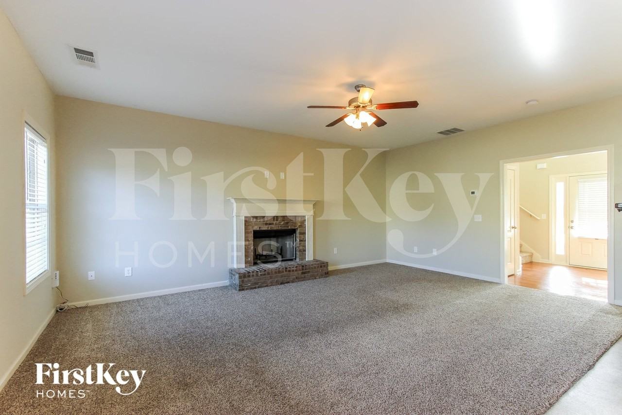 2741 Potters Walk - Photo 4 of 15