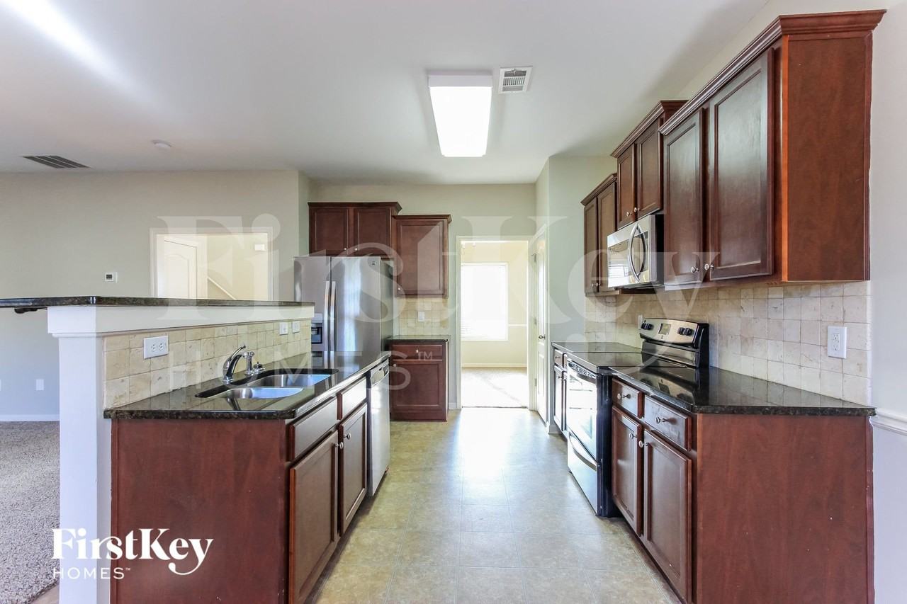 2741 Potters Walk - Photo 6 of 15