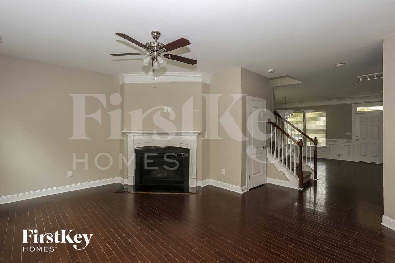 2708 Woodlands Creek Dr - Photo 4 of 15
