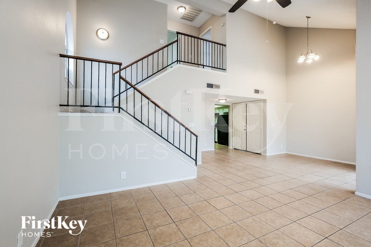 2368 Valley Dr - Photo 3 of 16
