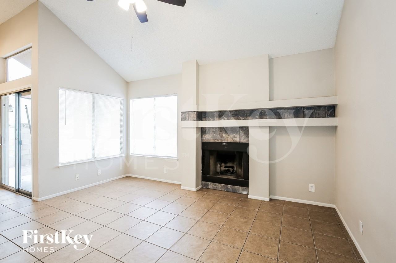 2368 Valley Dr - Photo 4 of 16