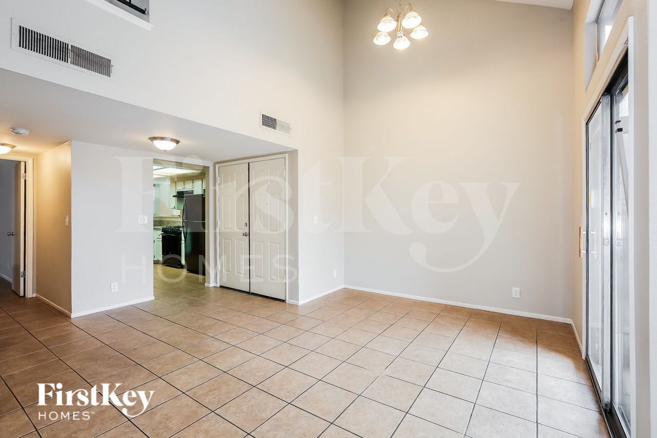 2368 Valley Dr - Photo 5 of 16