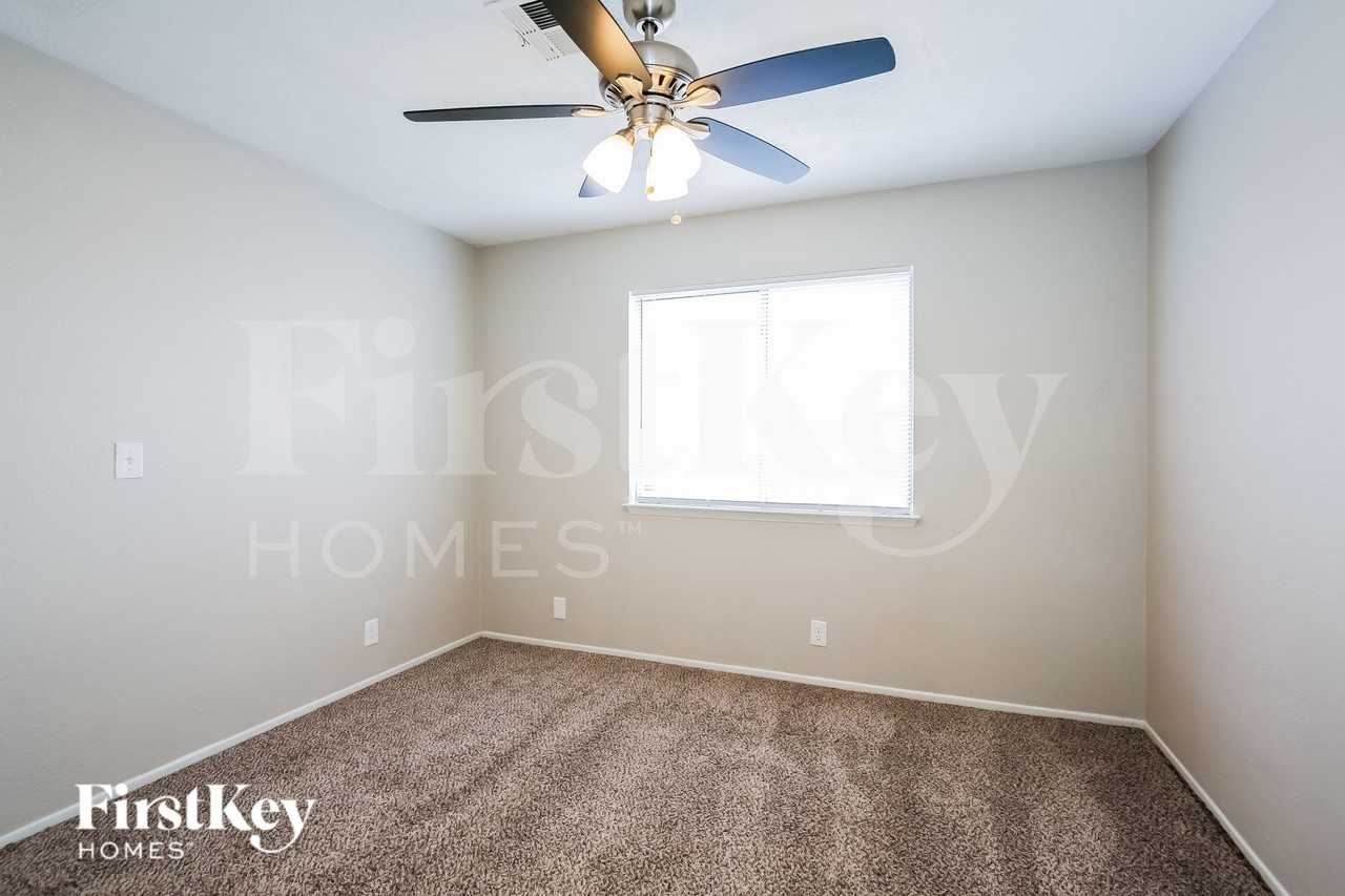 2368 Valley Dr - Photo 7 of 16