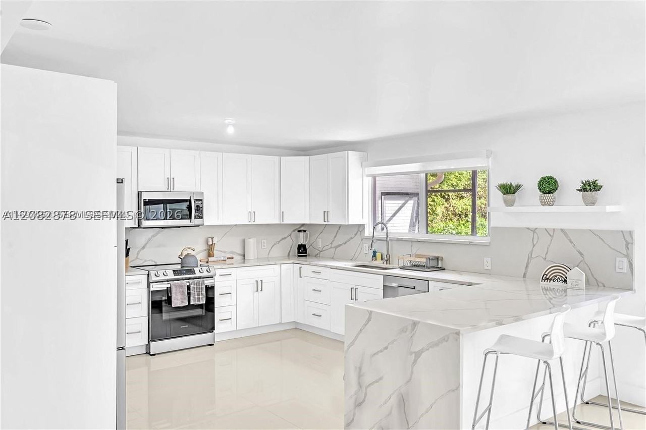 3370 N 36th Pl - Photo 3 of 28