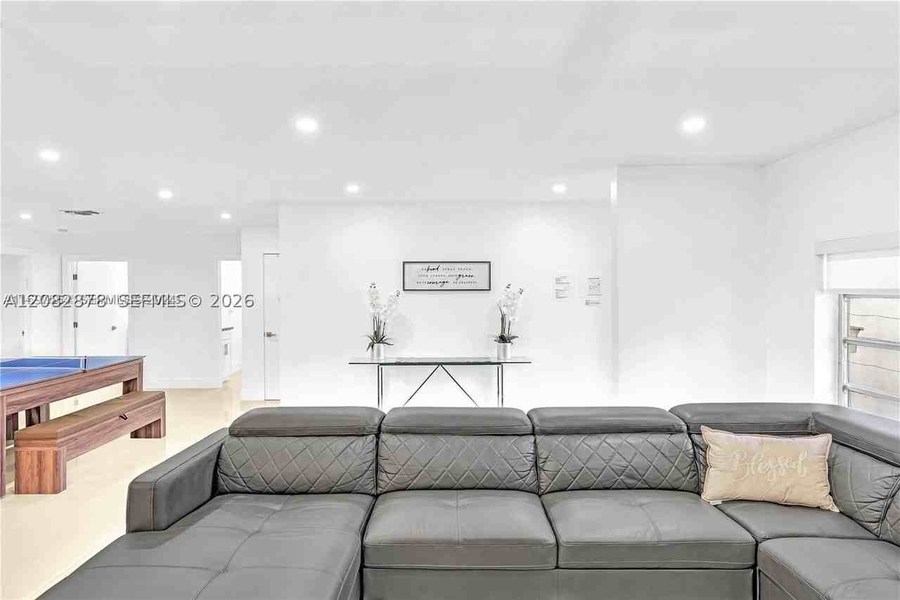 3370 N 36th Pl - Photo 5 of 28