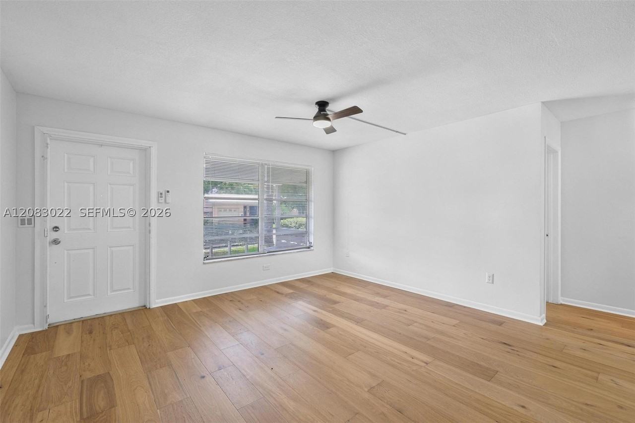 1103 S F St - Photo 5 of 22