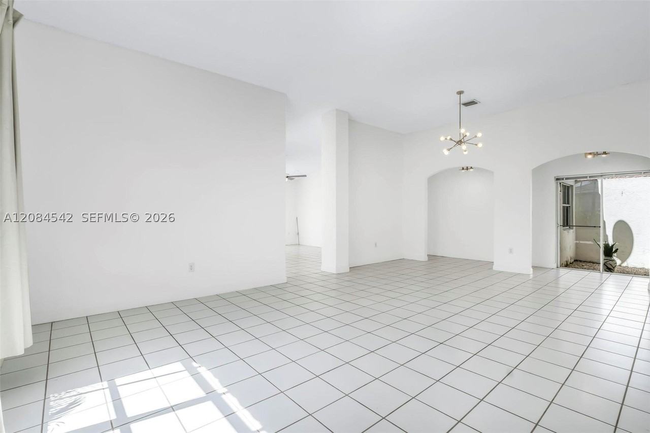 13230 Nw 8th Ter - Photo 4 of 31