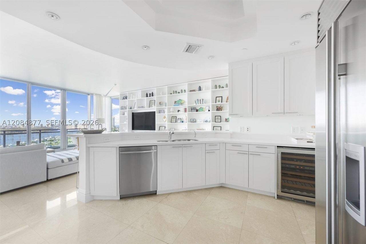 10295 Collins Ave #1806 - Photo 6 of 18