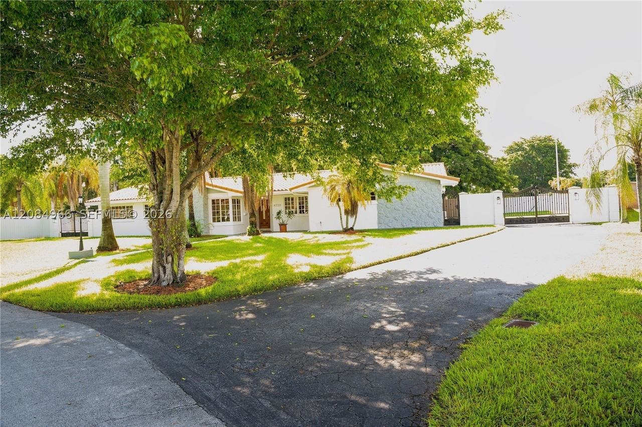 8220 Sw 87th Ter - Photo 3 of 36