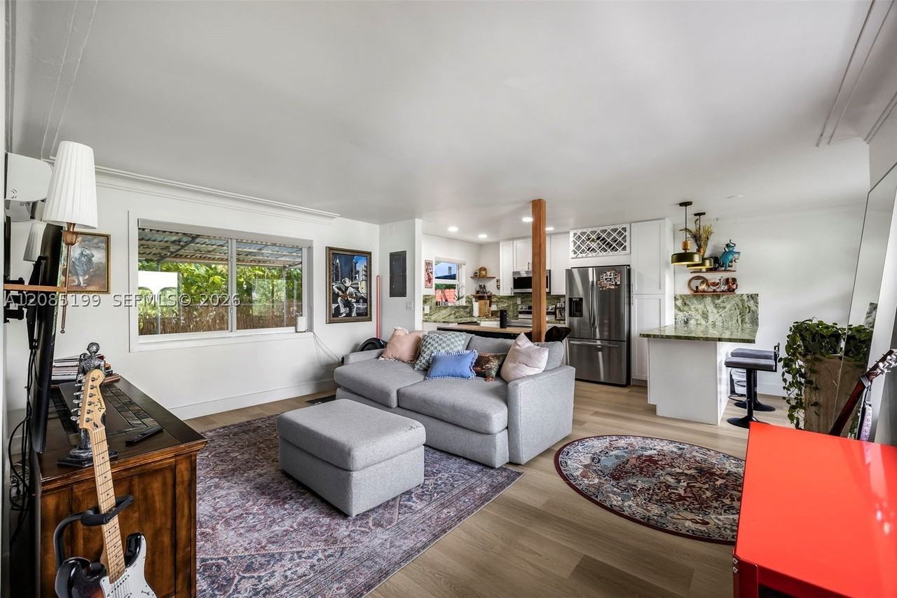 3690 Sw 9th Ter - Photo 4 of 8