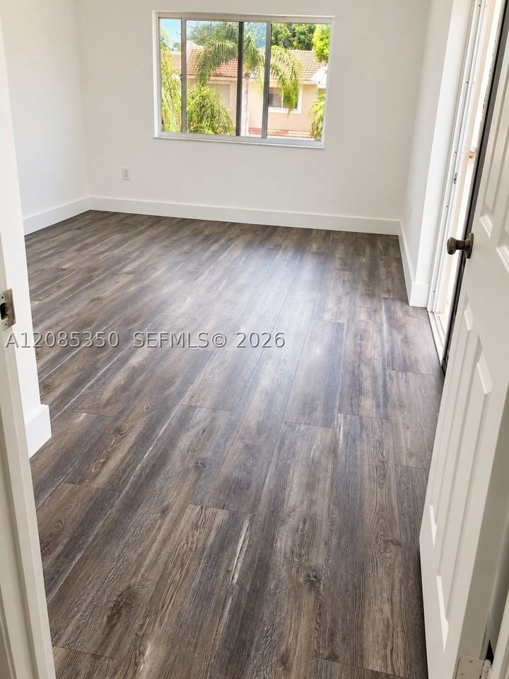 10016 Nw 43rd Ter - Photo 5 of 9
