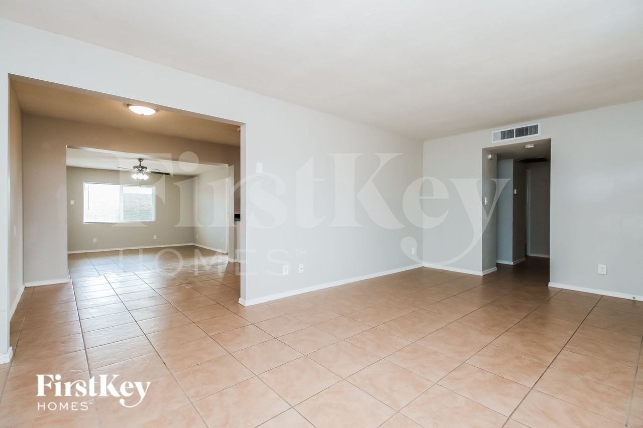 2049 E 3rd Dr - Photo 5 of 20