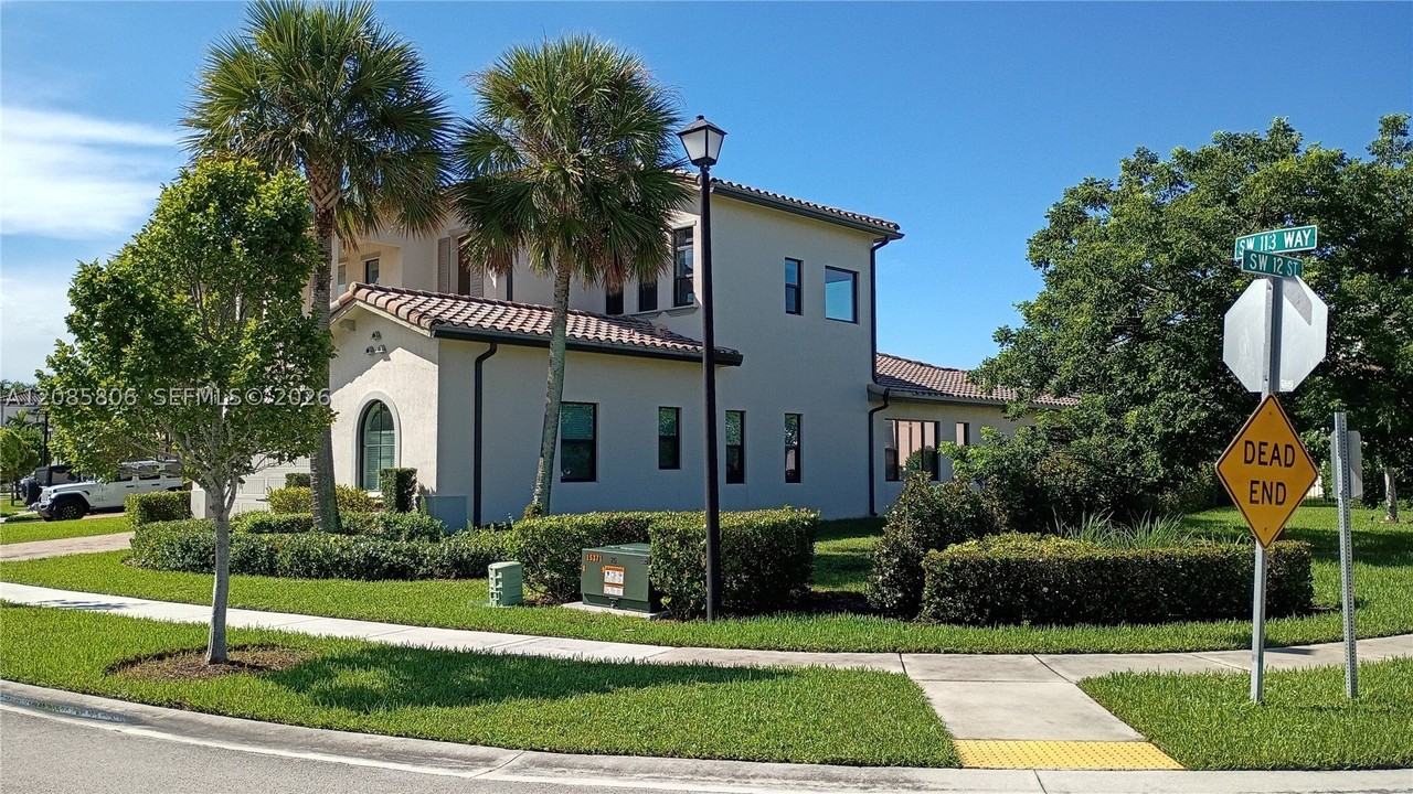 1280 Sw 113th Way - Photo 5 of 11