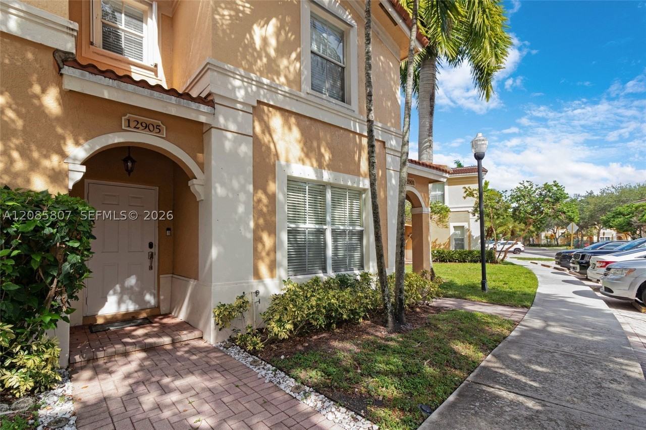 12905 Sw 31st Ct #TH - Photo 4 of 48