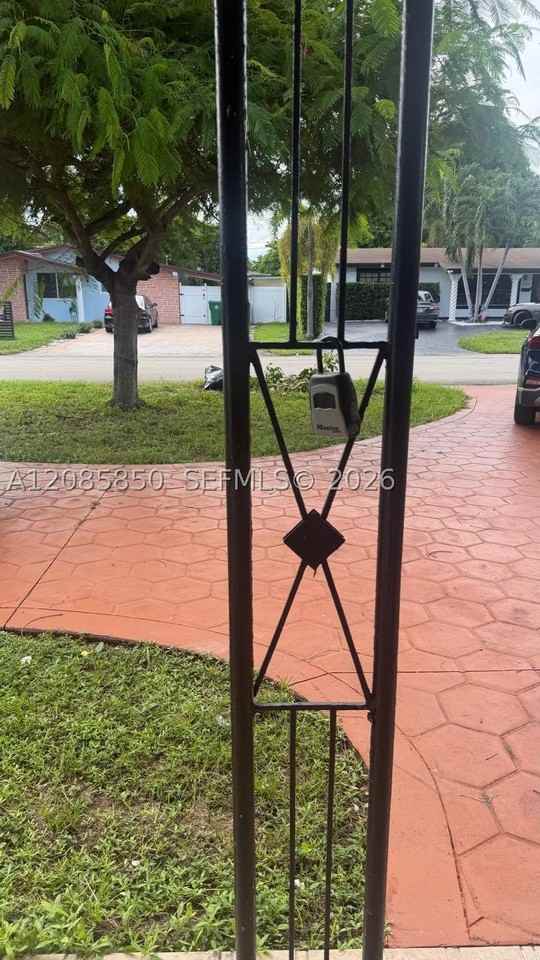 2631 Alcazar Dr - Photo 4 of 26