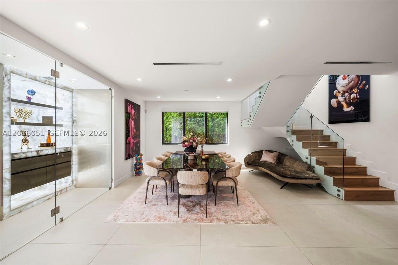 710 S Shore Dr - Photo 4 of 35