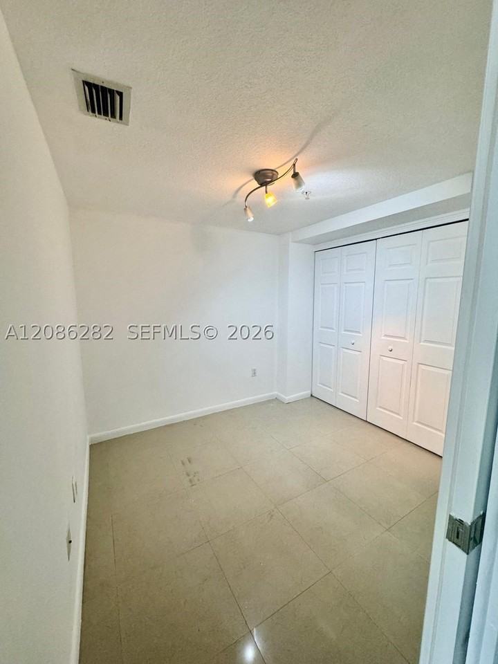 218 Sw 8th Ave #303 - Photo 4 of 7