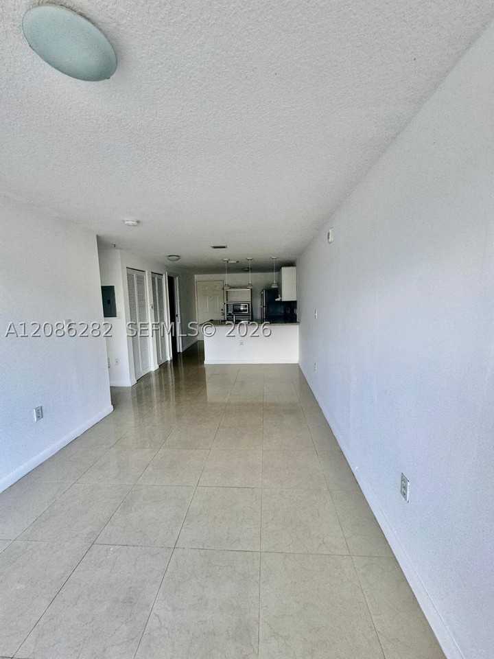 218 Sw 8th Ave #303 - Photo 5 of 7