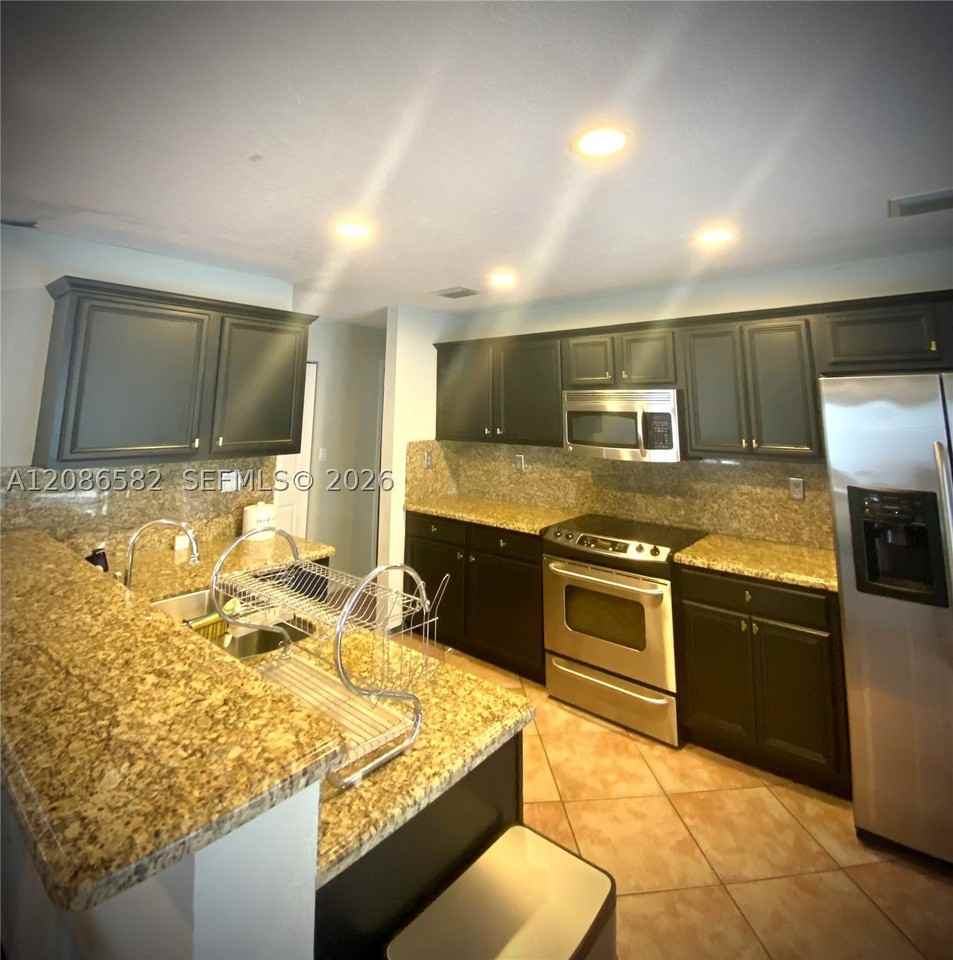 5344 Nw 111th Ct - Photo 6 of 13
