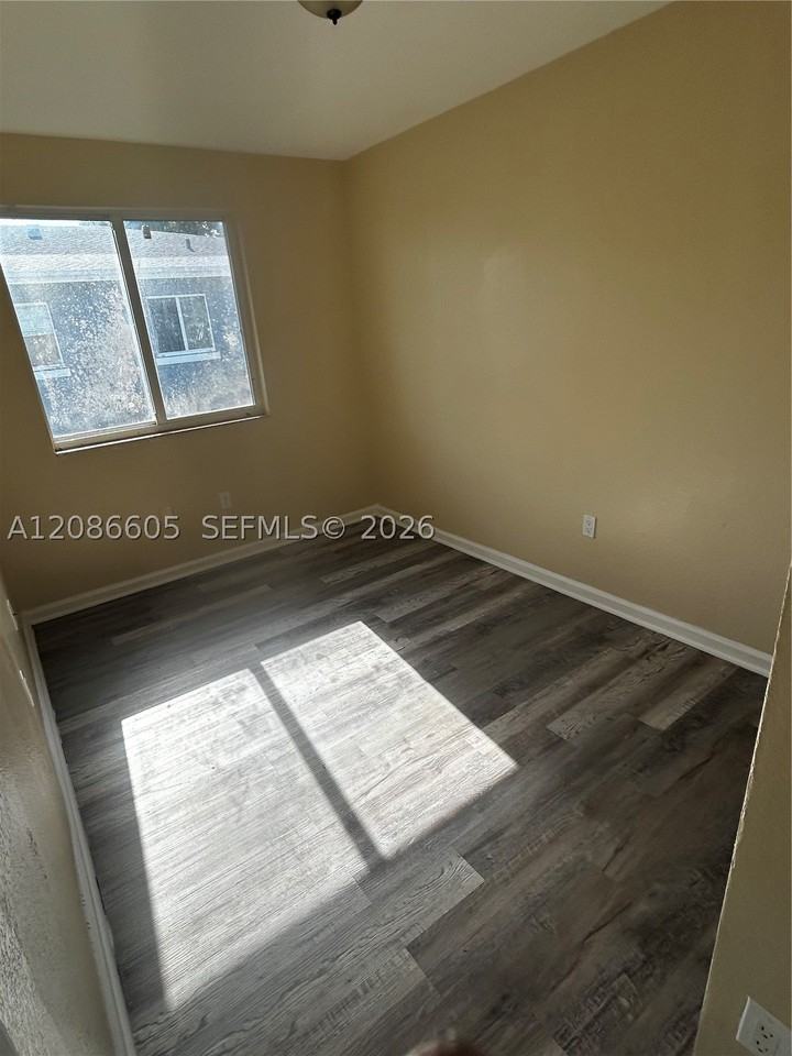 50 Nw 166th St - Photo 4 of 7
