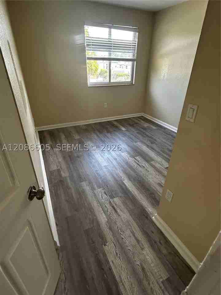 50 Nw 166th St - Photo 6 of 7