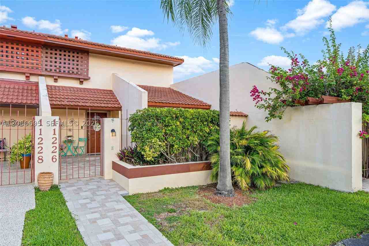 11226 Sw 117th Ct - Photo 3 of 46