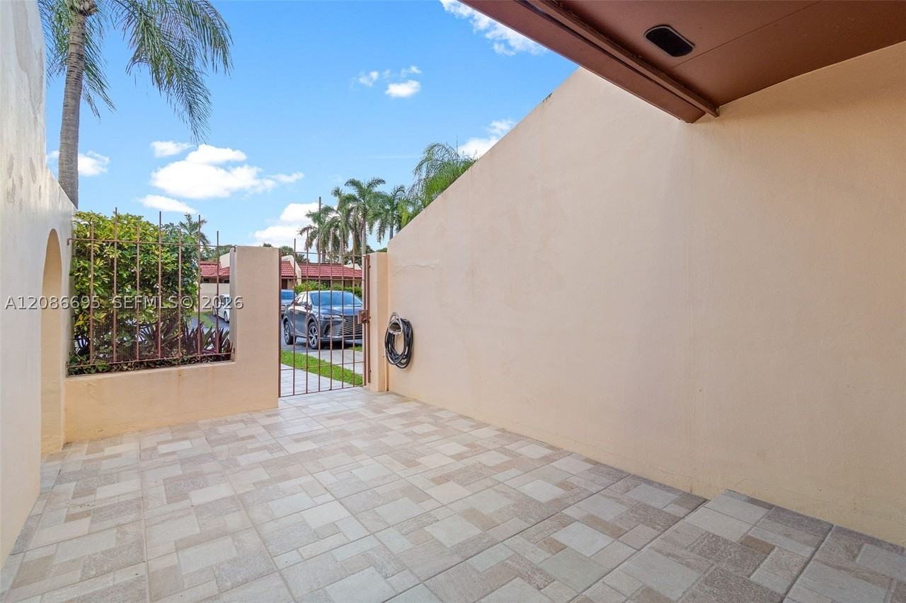 11226 Sw 117th Ct - Photo 6 of 46