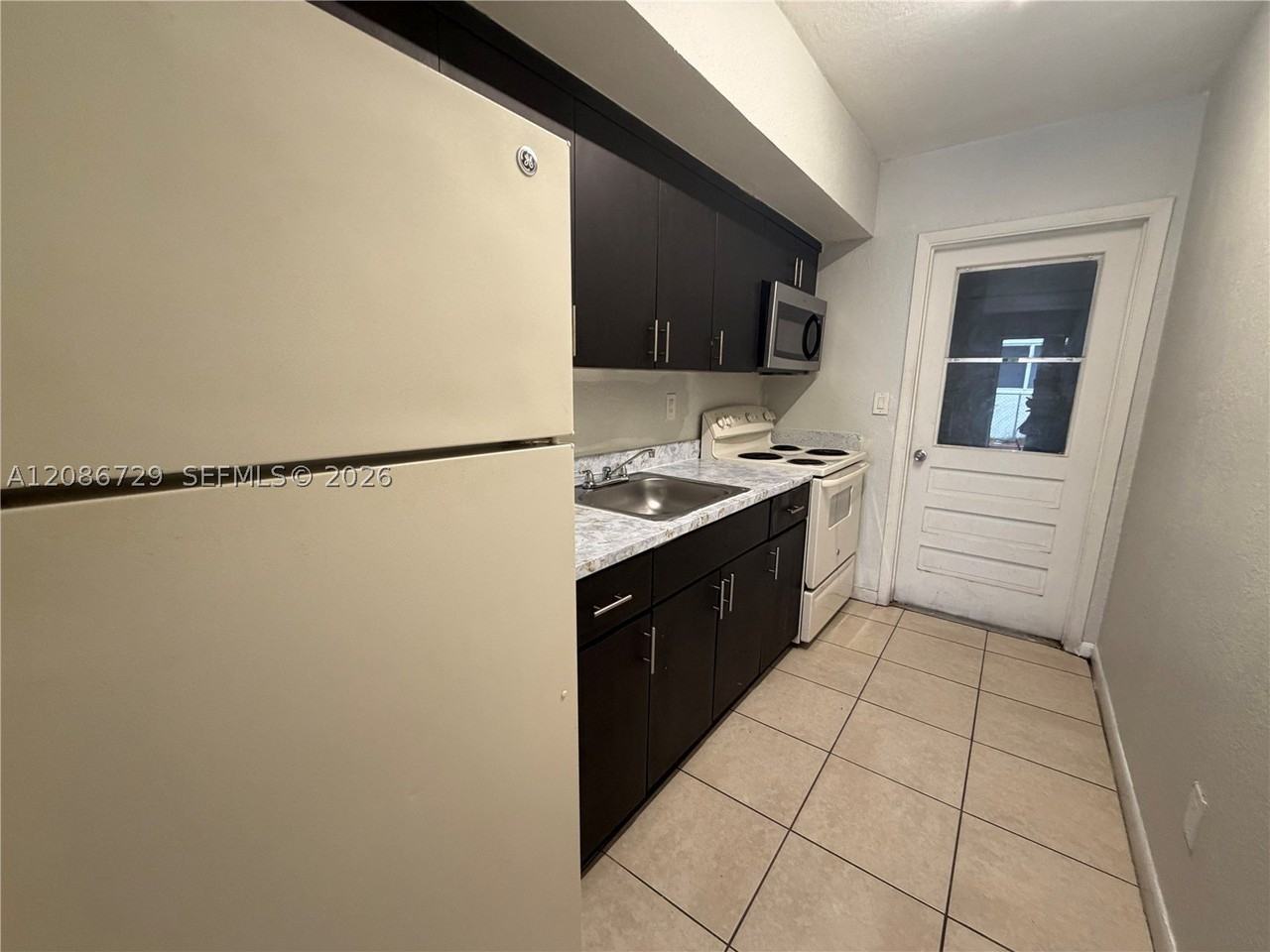148 Nw 14th Way #1 - Photo 3 of 12