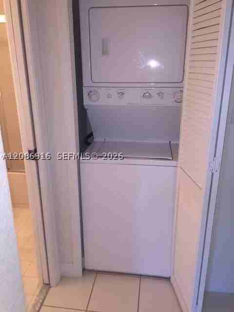 1658 Se 28th Ct #105 - Photo 3 of 3