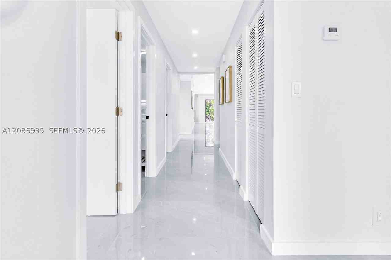 8957 Nw 44th Ct - Photo 5 of 30