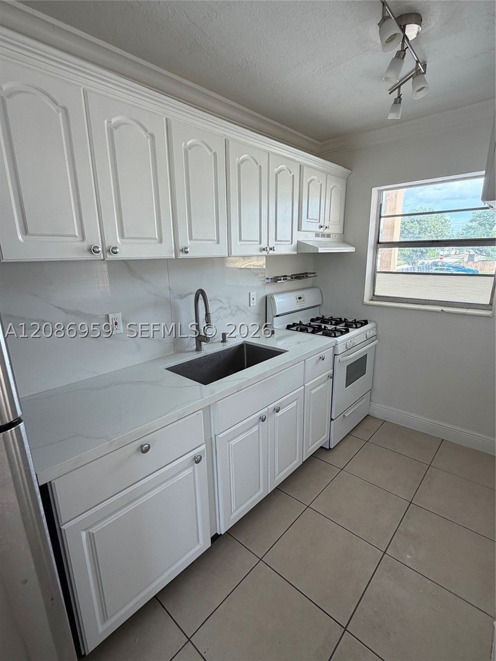 3855 Sw 79th Ave #19 - Photo 3 of 7