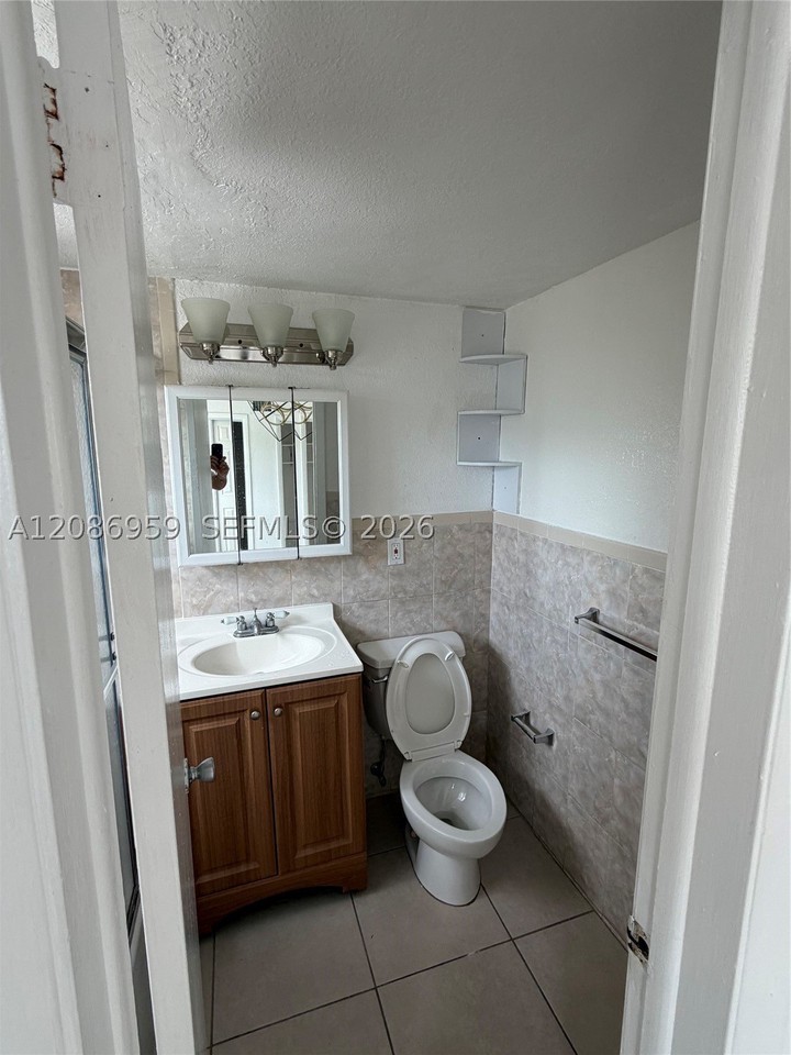 3855 Sw 79th Ave #19 - Photo 4 of 7