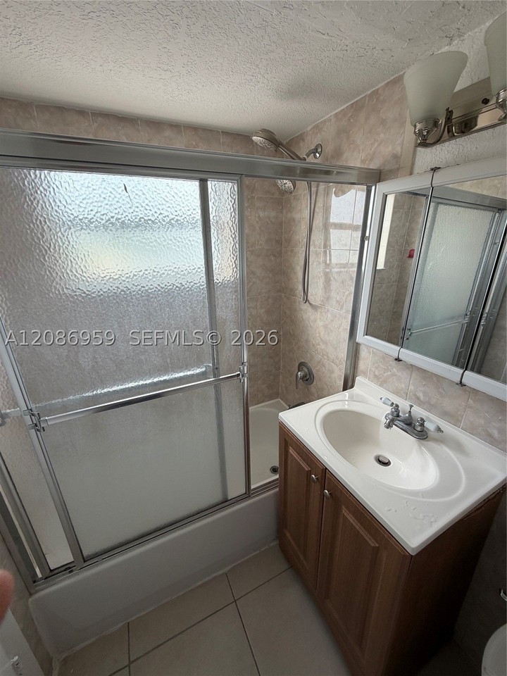3855 Sw 79th Ave #19 - Photo 5 of 7