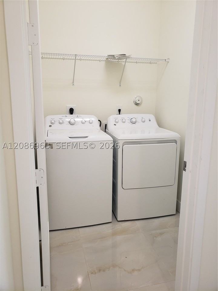 10275 Nw 66th St - Photo 4 of 50