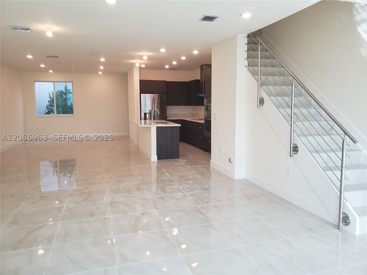 10275 Nw 66th St - Photo 5 of 50